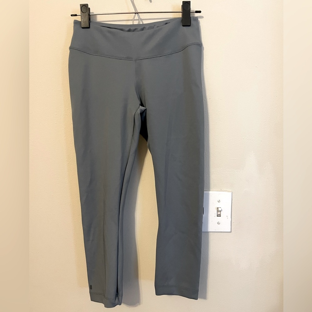 No Bull leggings 7/8 length. Worn once. Super soft. Beautiful aqua lining